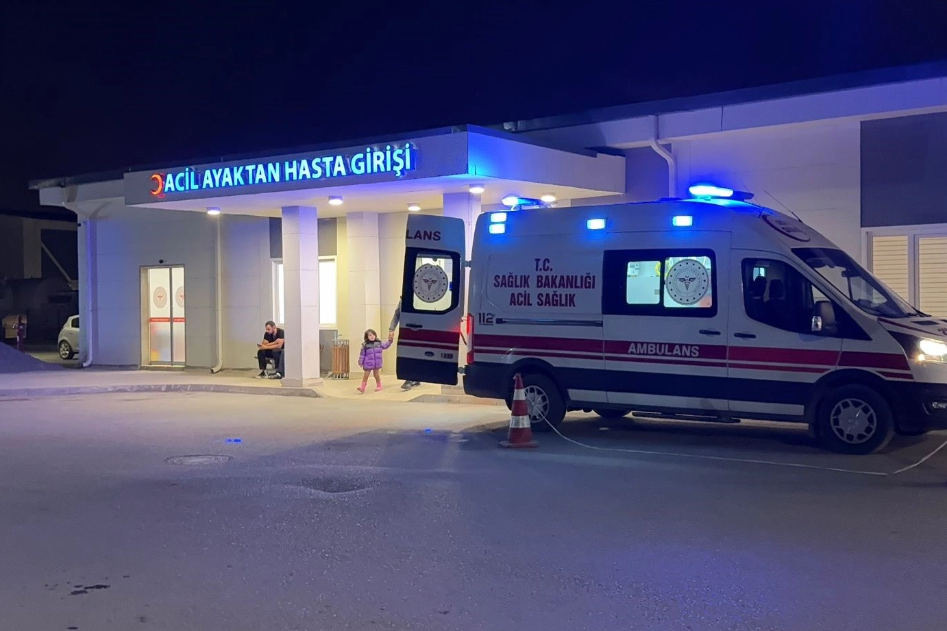 Anne ve 3 çocuğunun öldüğü apartmandaki 21 kişi doğalgazdan zehirlendi haberinin görseli