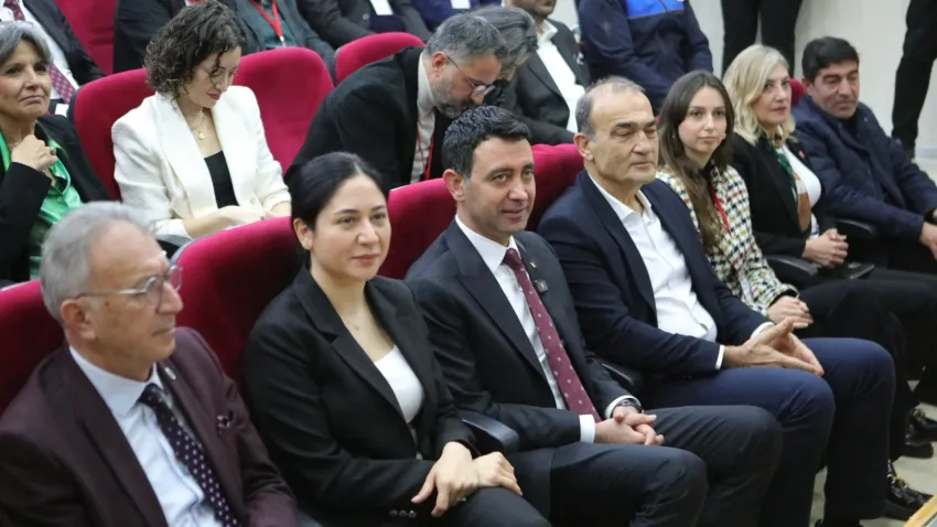 Bayraklı Belediyesi’nden Dijital Dünyada İnsan Hakları paneli