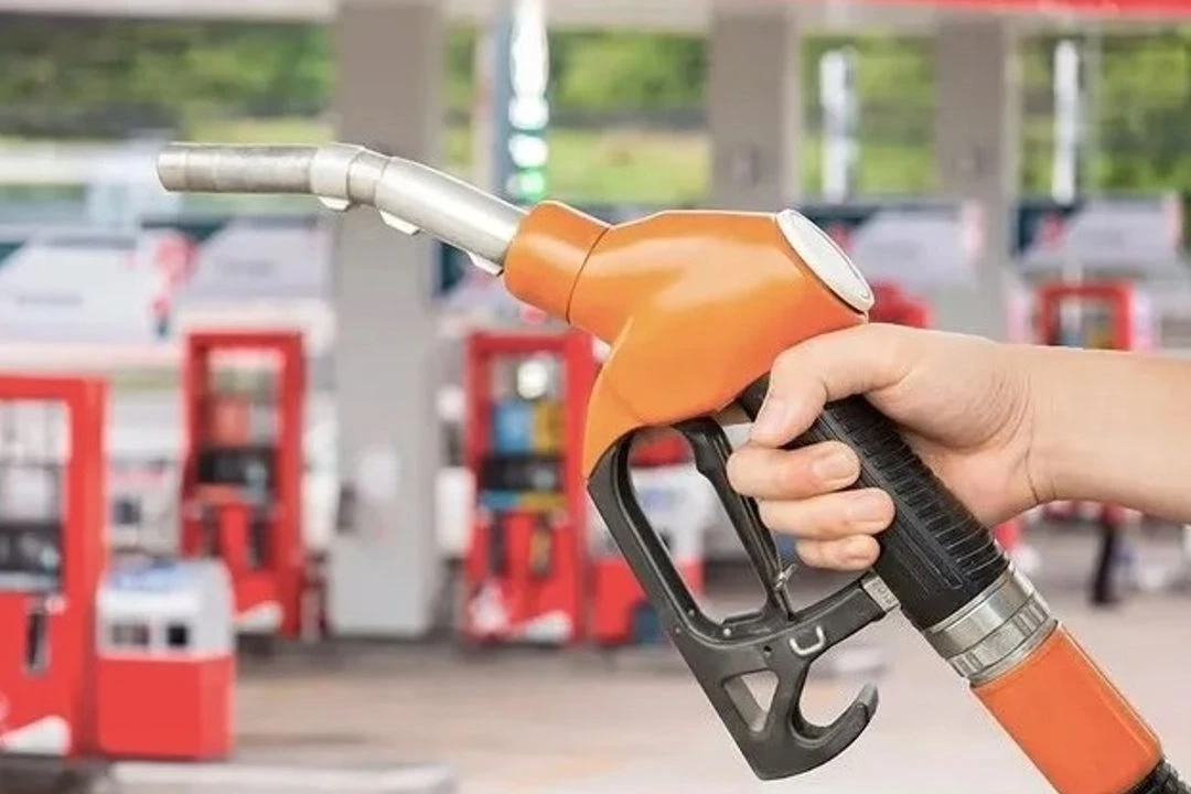 Depoları fulleme zamanı: Benzine beklenen büyük indirim geldi haberinin görseli