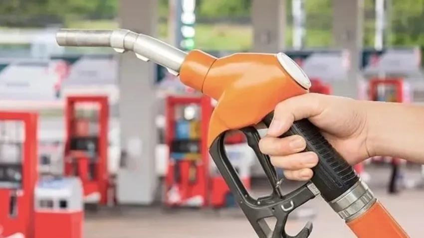 Depoları fulleme zamanı: Benzine beklenen büyük indirim geldi haberinin görseli