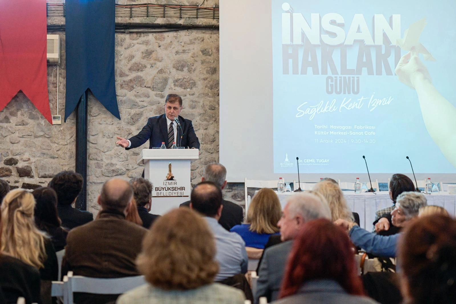 Dünya İnsan Hakları Günü’nde Başkan Tugay’dan açlık, yoksulluk, işsizlik mesajı haberinin görseli