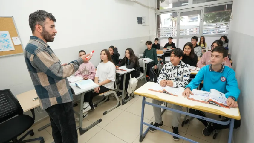 Gaziemir Belediyesi, bin 180 öğrenciye ücretsiz sınav hazırlık kursu sunuyor