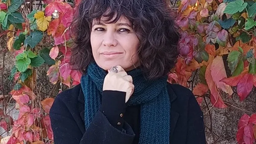 Hiçkuşu'nun yazarı İzmir'de! Melike Koçak’la edebiyat söyleşileri haberinin görseli