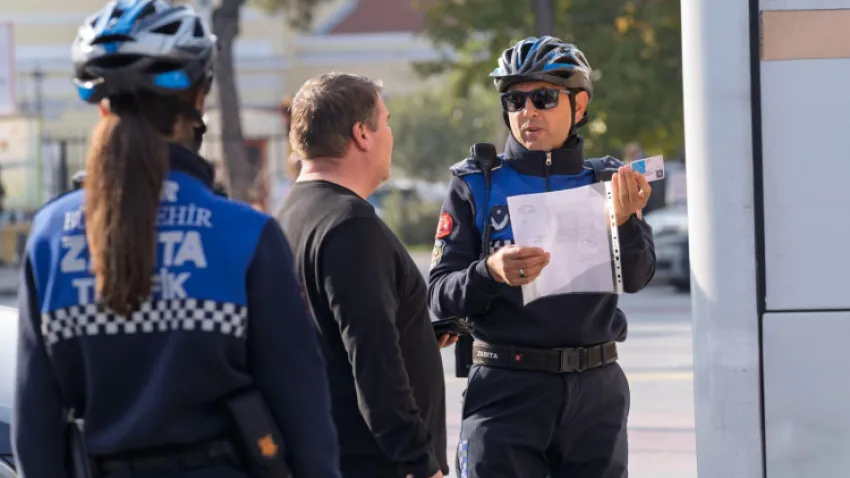İzmir'in bisikletli zabıta ekipleri çevreyi koruyor, güvenliği sağlıyor