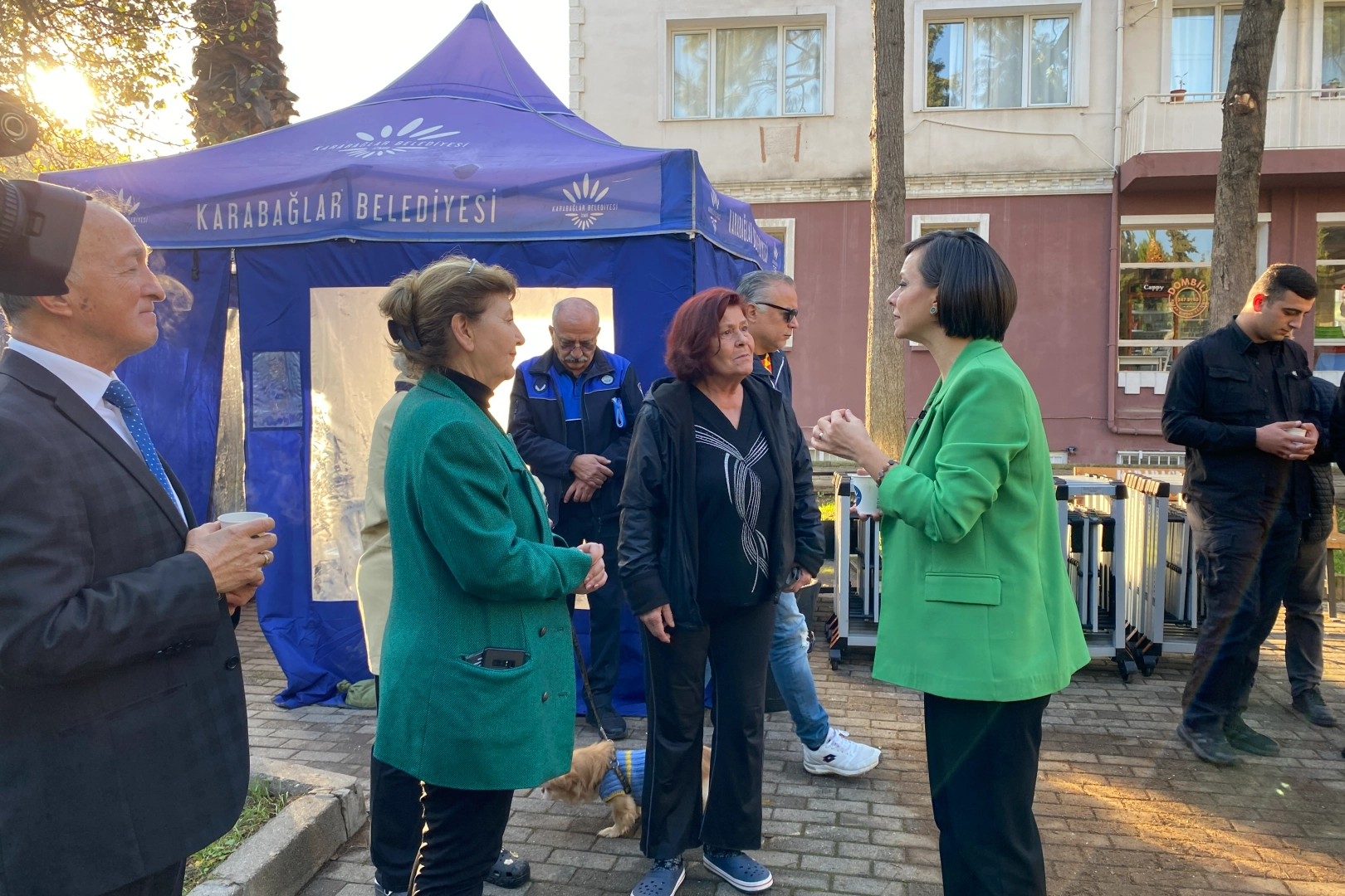Karabağlar’da belediye hizmeti parklara taşındı haberinin görseli