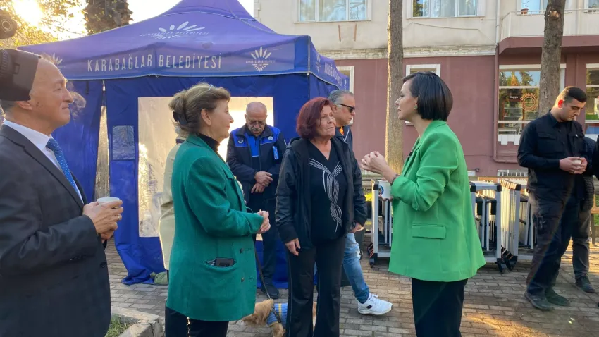 Karabağlar’da belediye hizmeti parklara taşındı
