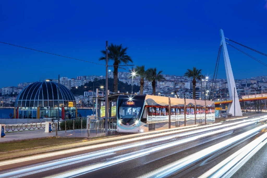İzmir’e alınacak 22 tramvay aracı için yapılan ihale sonuçlandı haberinin görseli