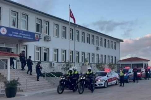 İzmir haber: 10 yıl hapis cezası ile aranan cinayet zanlısı yakalandı haberinin görseli