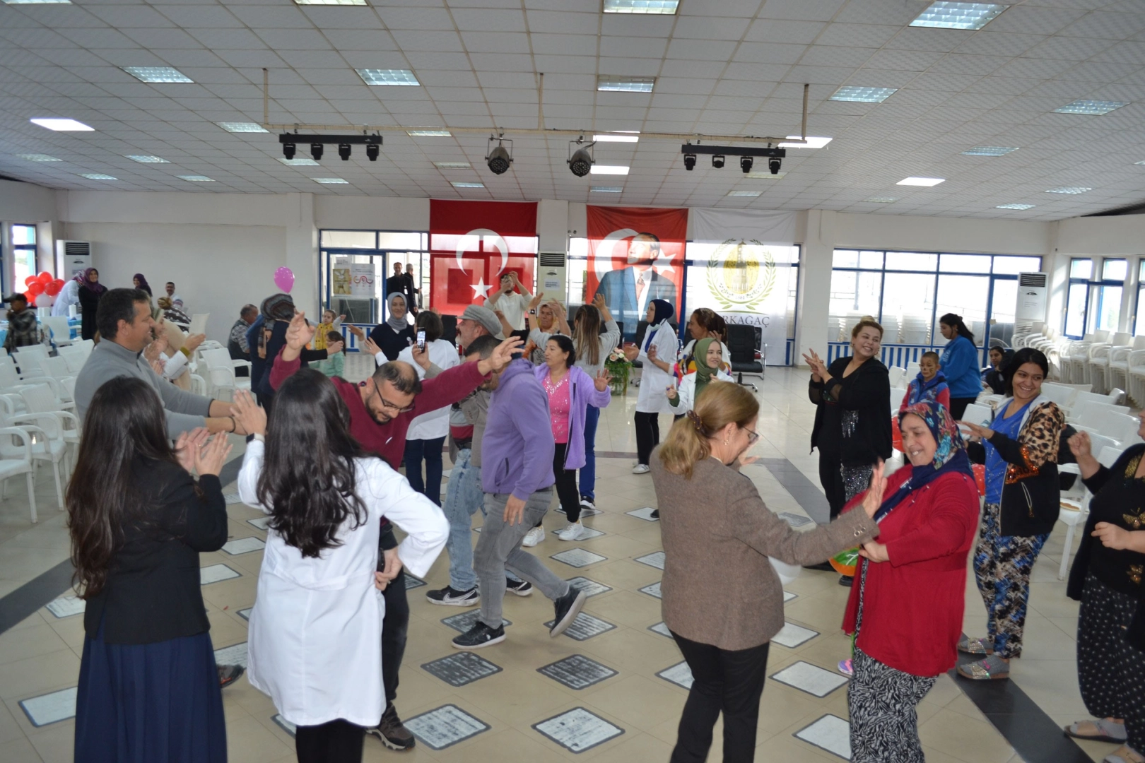 Manisa'da ‘Roman Buluşması ve Sağlık Şenliği’ renkli anlara sahne oldu