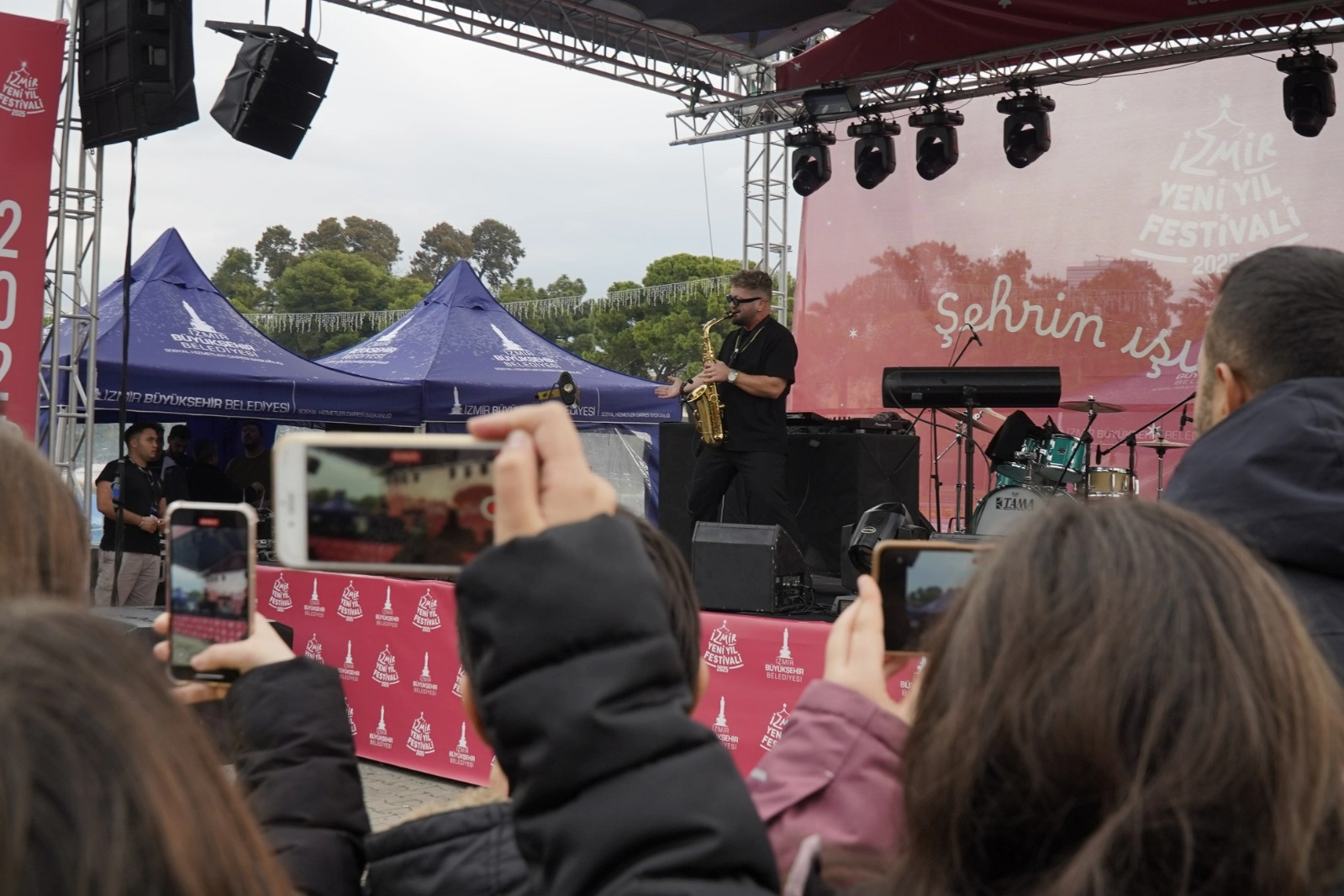 İzmir'de Yeni Yıl Festivali coşkuyla devam ediyor