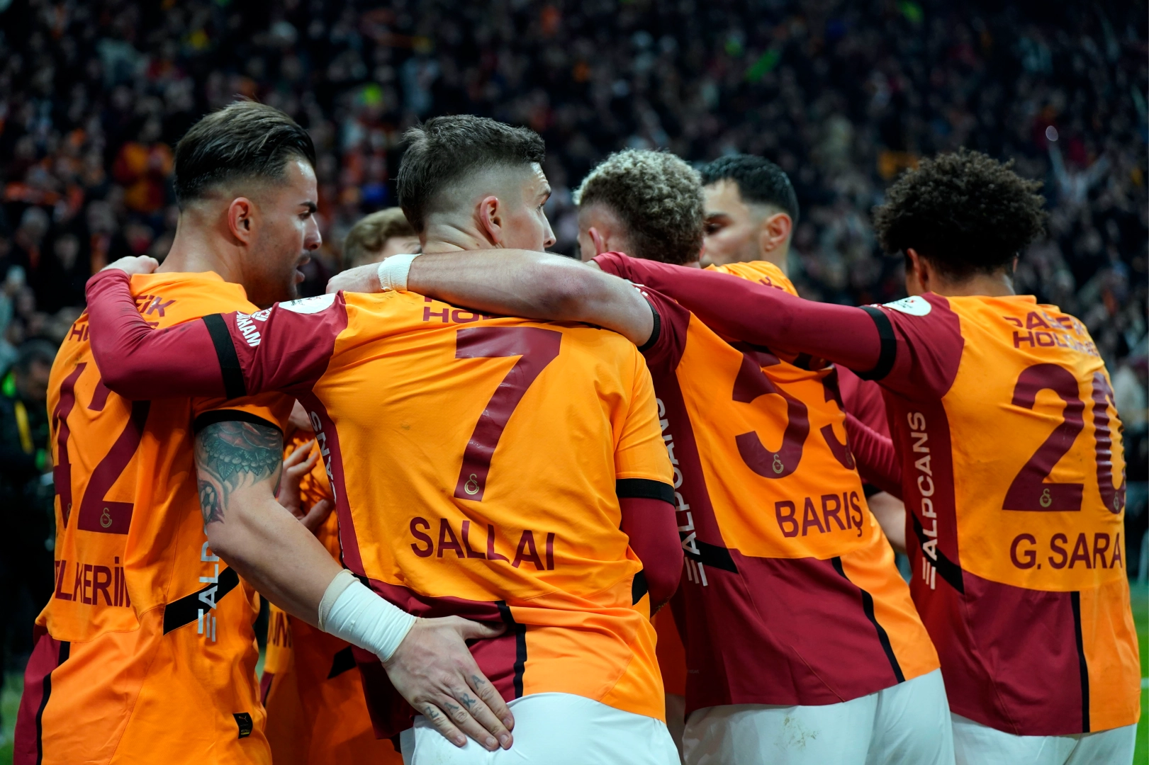 Yılın son derbisinde gol yağmuru: Galatasaray uzatmalarda güldü