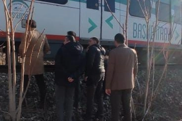 Demiryolunda feci kaza : Tren kayaya çarptı!