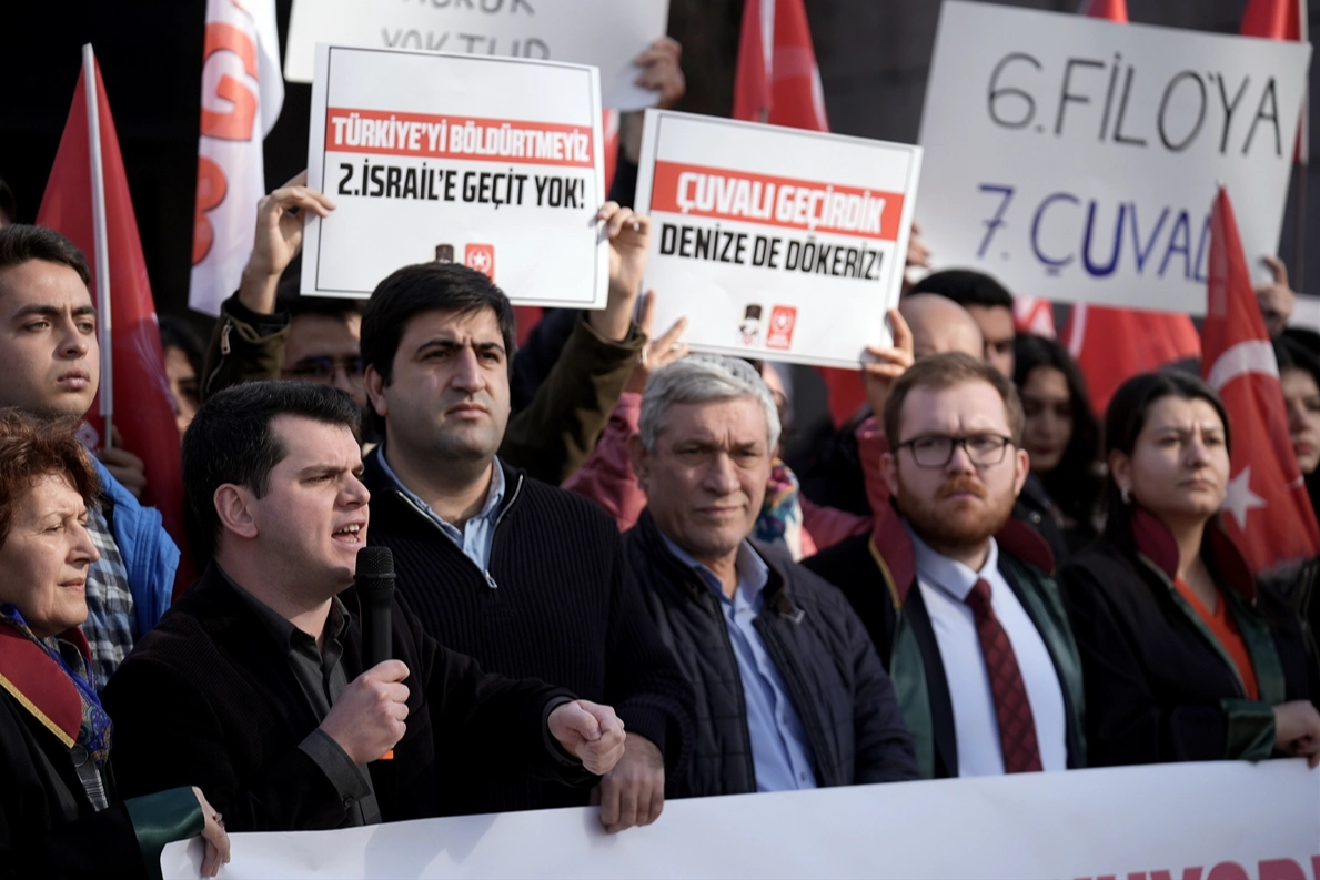 İzmir haber: 3 ABD'li askere saldıran 15 sanık hakim karşısında haberinin görseli