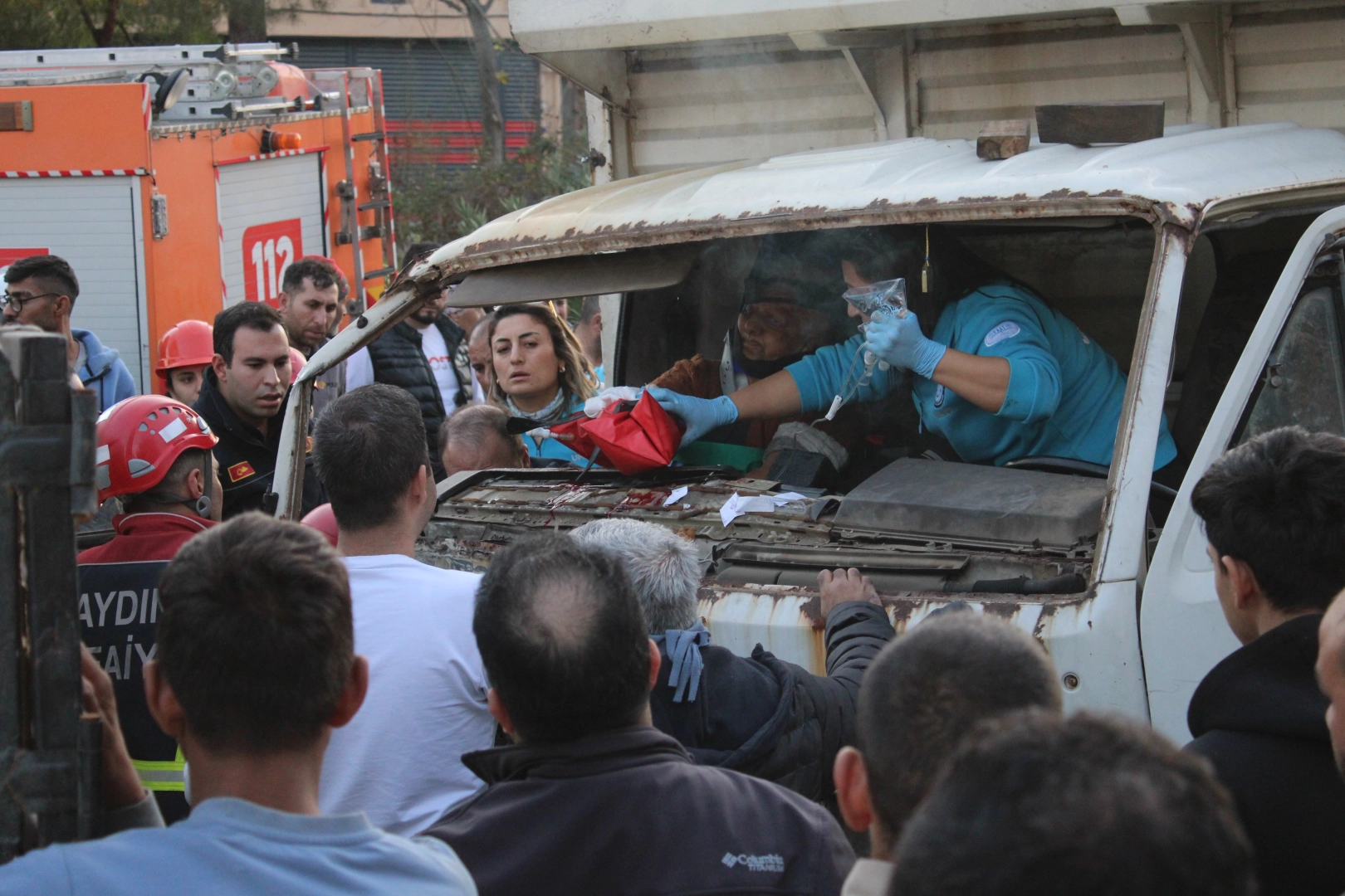 Aydın'da kaza: Kamyonetler çarpıştı, 1’i çocuk 4 kişi yaralandı