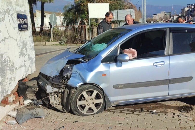 İzmir haber: Feci kazada 2 kişi yaralandı