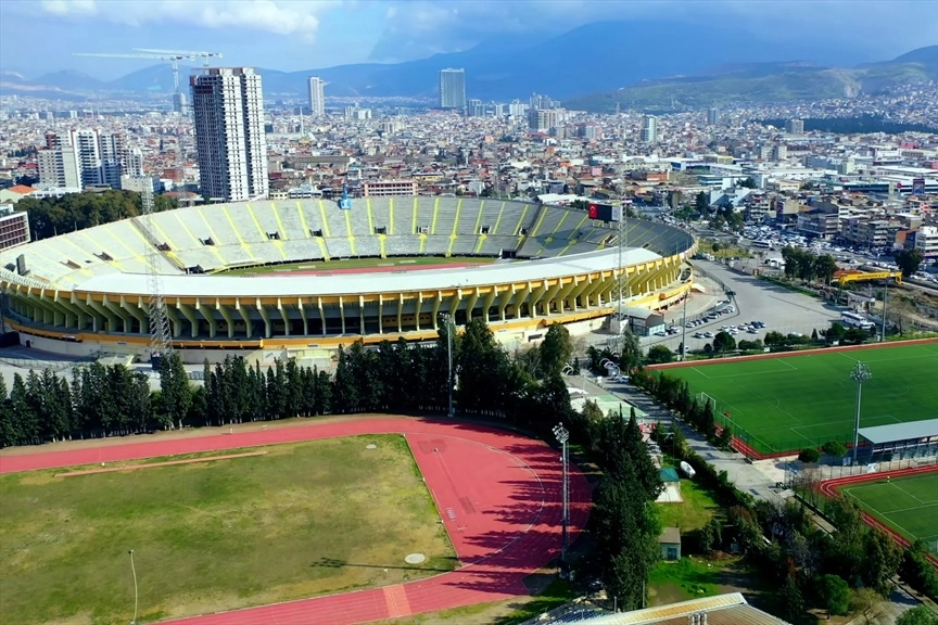 İzmir Atatürk Stadyumu'nda korkutan yangın!