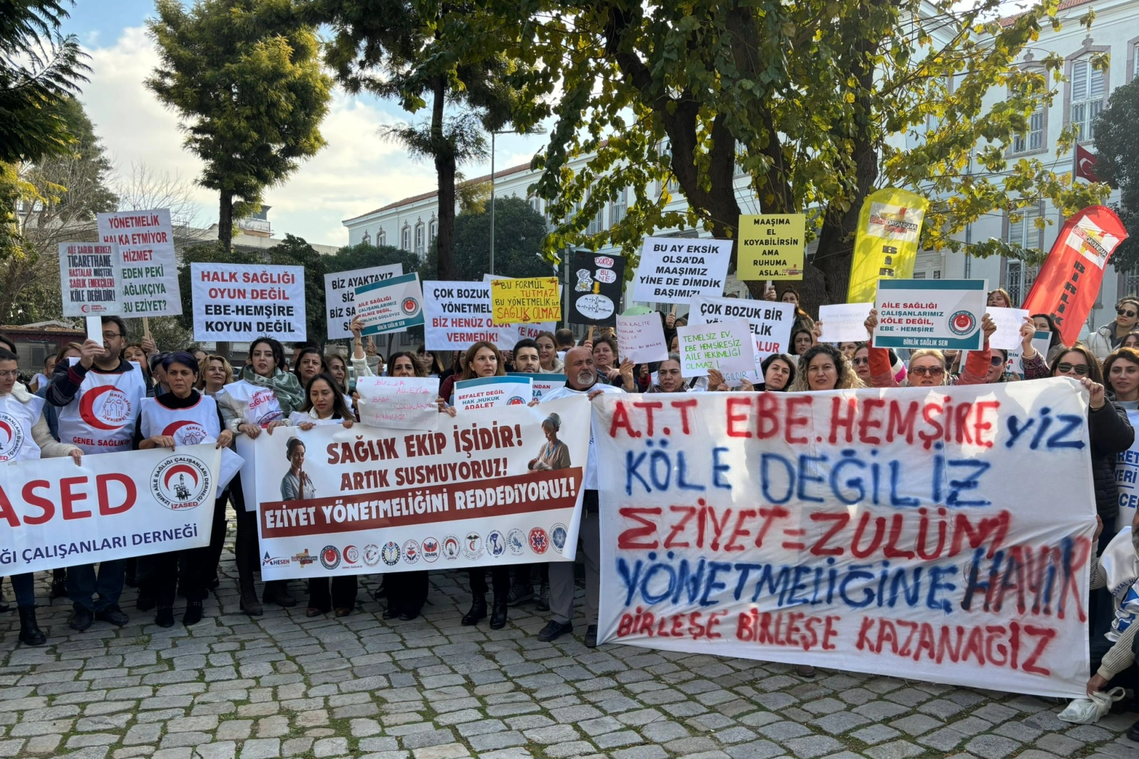 Sağlık çalışanlarından Bakan Memişoğlu’na ‘yönetmelik’ tepkisi: İş barışı bozuluyor