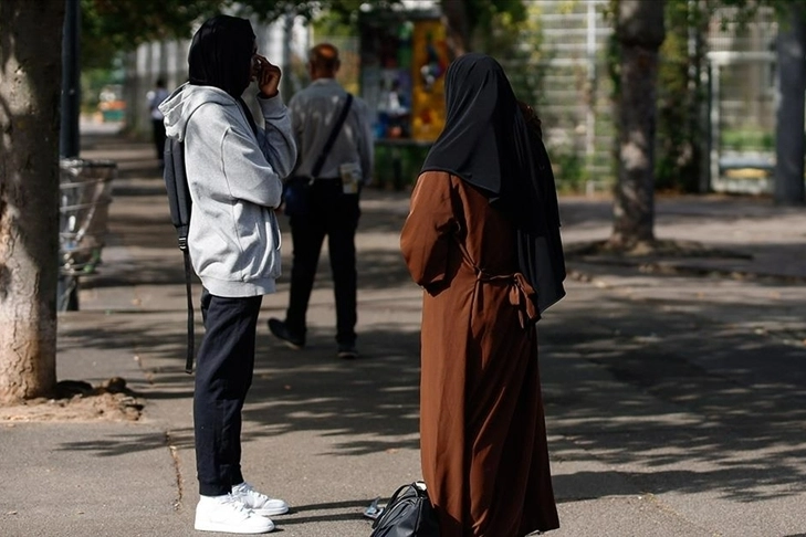 Erkek memurla tokalaşmayı reddeden kadının ifadesi alındı