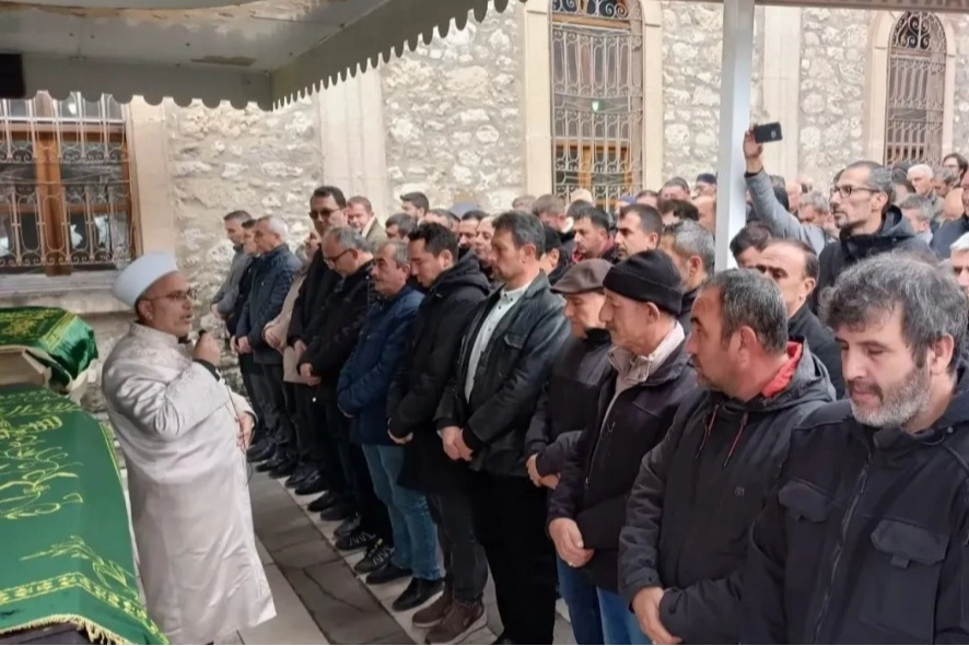 Gazeteci Mehmet Hatipoğlu Emet'te toprağa verildi haberinin görseli