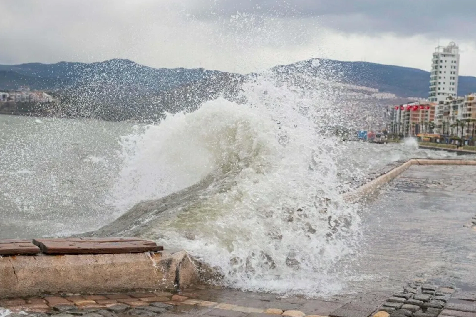 İzmir Valiliği’nden Ege Denizi için kuvvetli fırtına uyarısı!