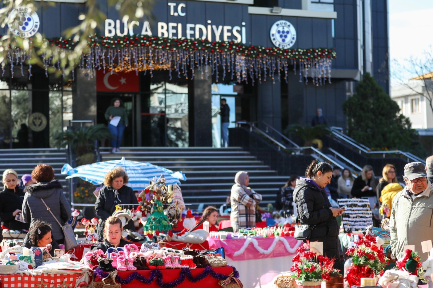 Buca Belediyesi'nden yeni yıl pazarı