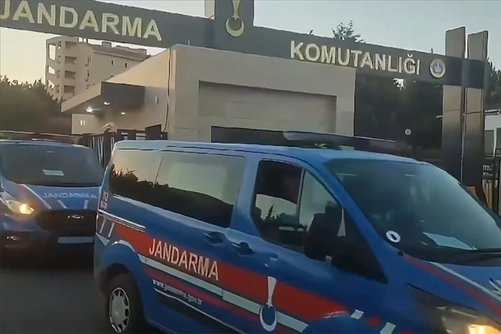Yılbaşı öncesi sahte alkol alarmı: 136 bin litre sahte alkol ele geçirildi haberinin görseli
