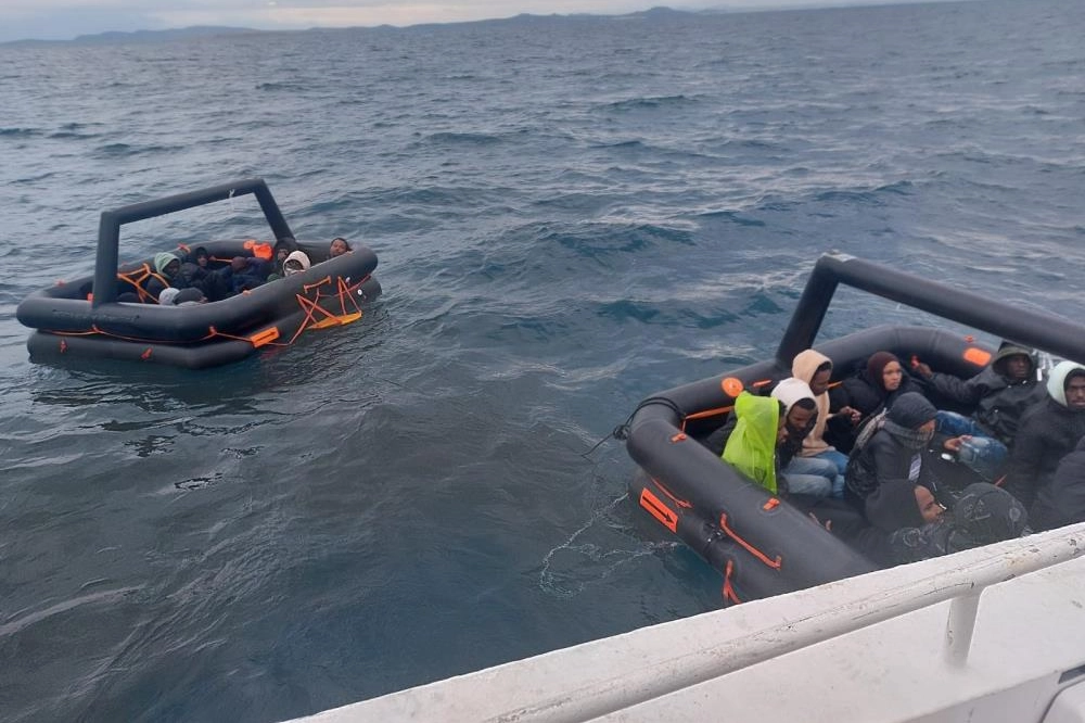 Yunanistan’dan Türk karasularına itilen 62 göçmen Ayvalık’ta kurtarıldı