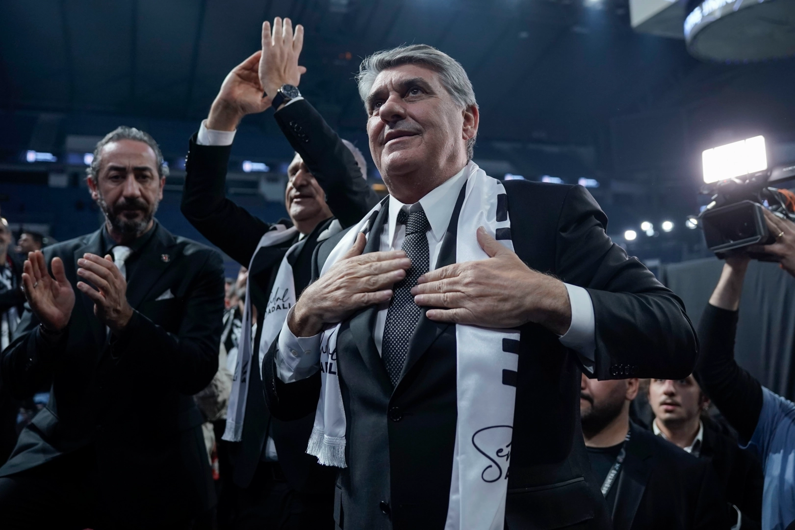 Beşiktaş’ın yeni başkanı Serdar Adalı’dan birlik mesajı