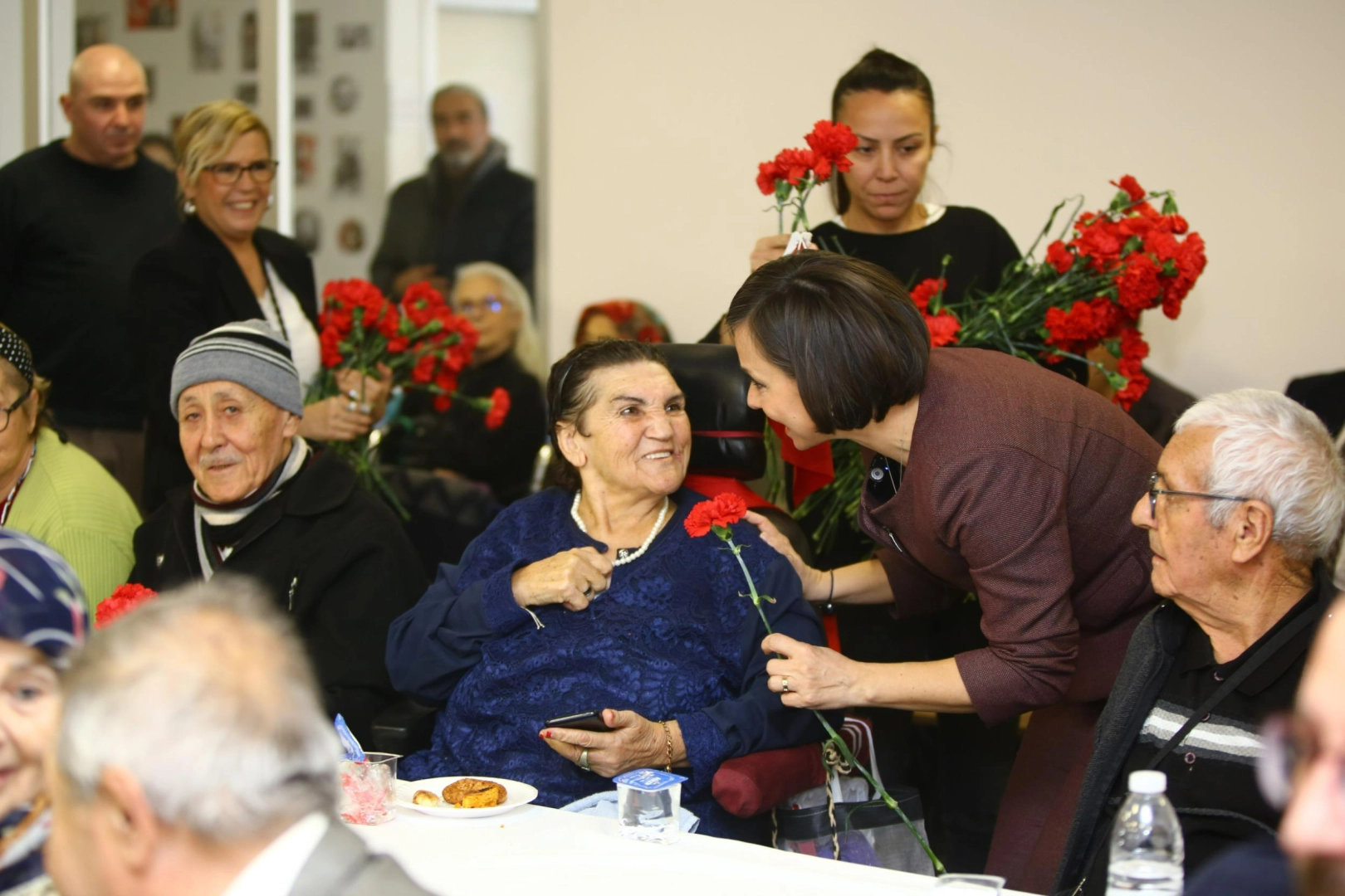 Başkan Kınay yeni yıl öncesinde ulu çınarları unutmadı