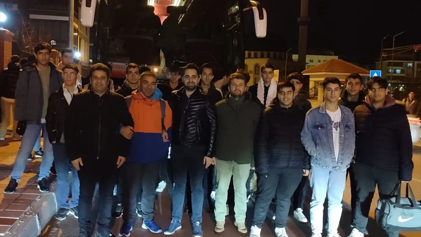 İzmir'de bir grup STK üyesi, "Galata Köprüsü"ndeki eyleme katılacak haberinin görseli
