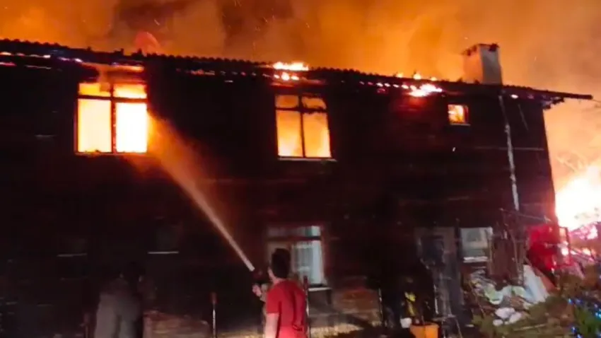 Ahşap otel cayır cayır yandı!