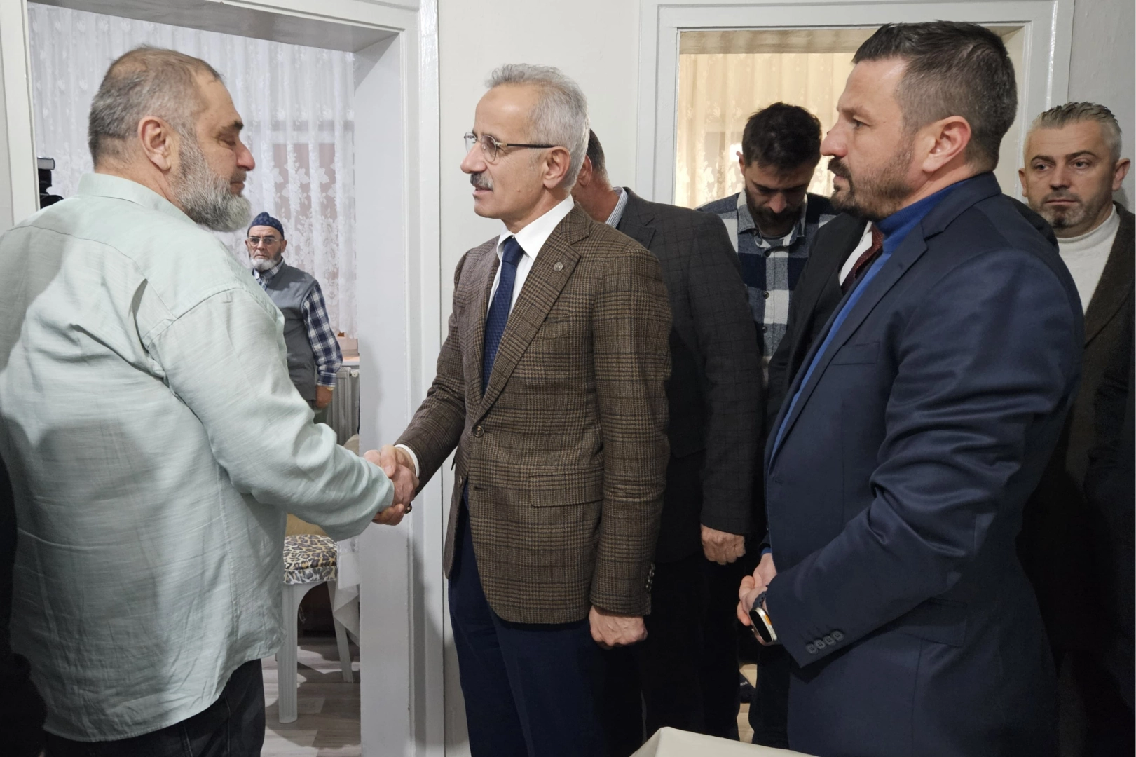 Bakan Uraloğlu’ndan Koçbay’a taziye ziyareti haberinin görseli