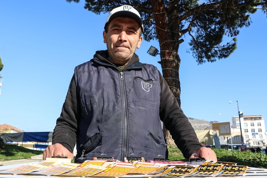 Büyük ikramiyeyi sattı, kendine ayırdığı bilete amorti bile çıkmadı haberinin görseli