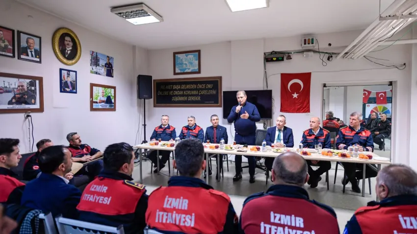 Cemil Tugay yeni yılı itfaiyecilerle karşıladı: Ne yapsanız hakkınız ödenmez