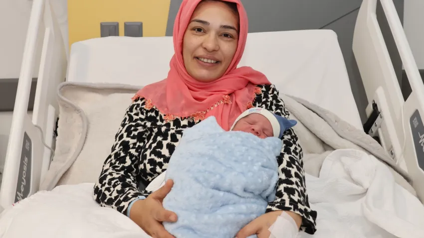 İzmir'de 2025'in ilk bebeği  Mahir Deniz