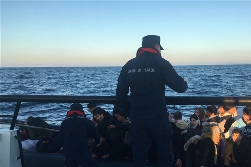 İzmir'de 73 düzensiz göçmen kurtarıldı haberinin görseli
