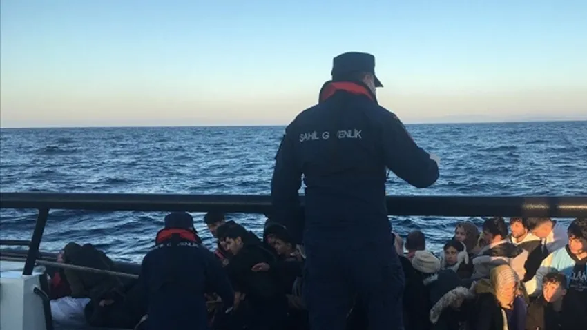 İzmir'de 73 düzensiz göçmen kurtarıldı