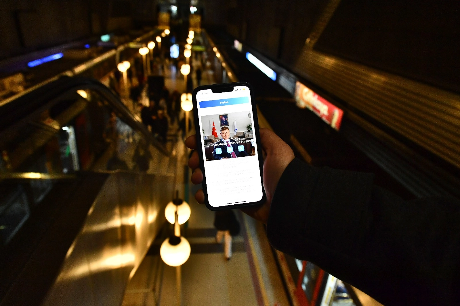 İzmir Metrosu'nda yeni dönem: Artık telefon kullanılabilecek haberinin görseli