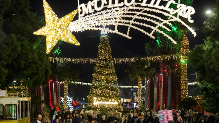 İzmir yeni yılı coşkuyla karşıladı