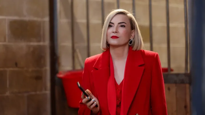 Oyuncu Şebnem Dönmez, sevgilisiyle ilk karesini paylaştı haberinin görseli