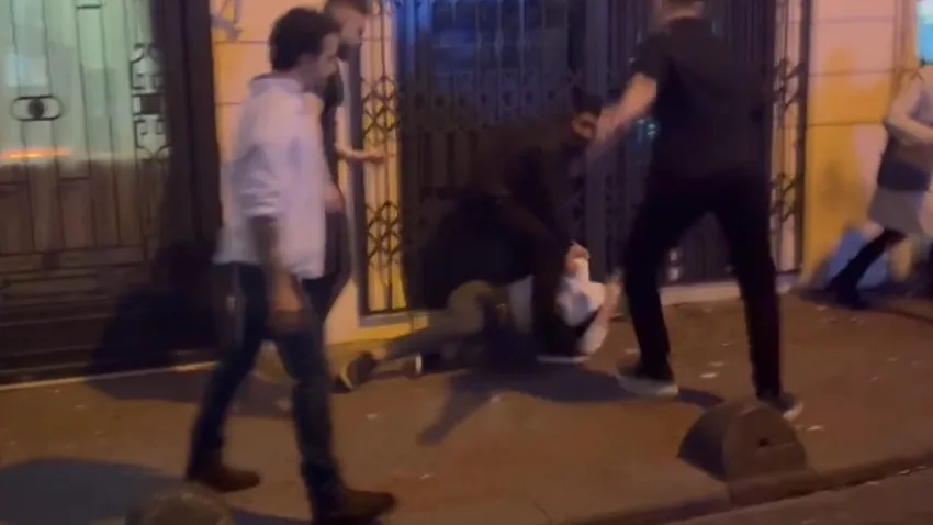 Taksim'de yeni yıl kutlamalarında tekmeli yumruklu kavga