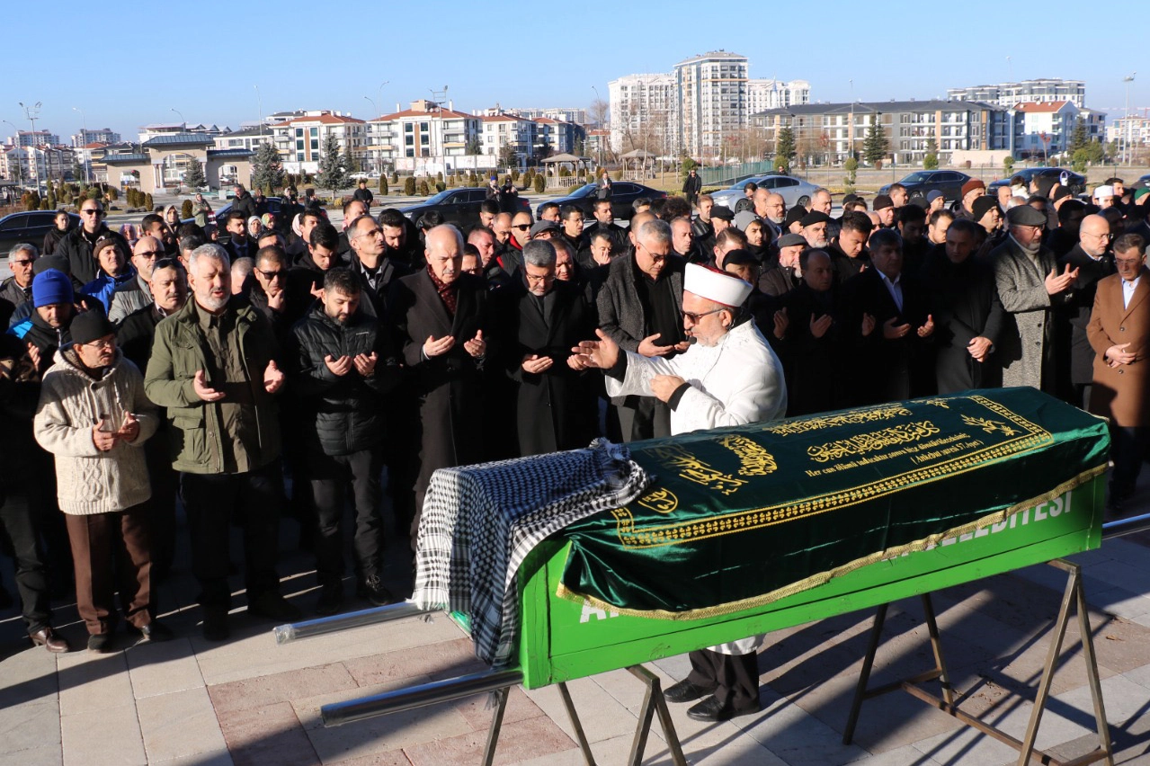 TBMM Başkanı Kurtulmuş, Afyonkarahisar'da cenaze törenine katıldı haberinin görseli