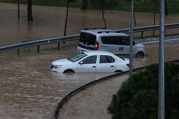 Meteoroloji İzmir’i uyardı: Su baskınları olabilir!