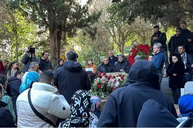 Ferdi Tayfur’un kabrine sevenlerinden yoğun ilgi