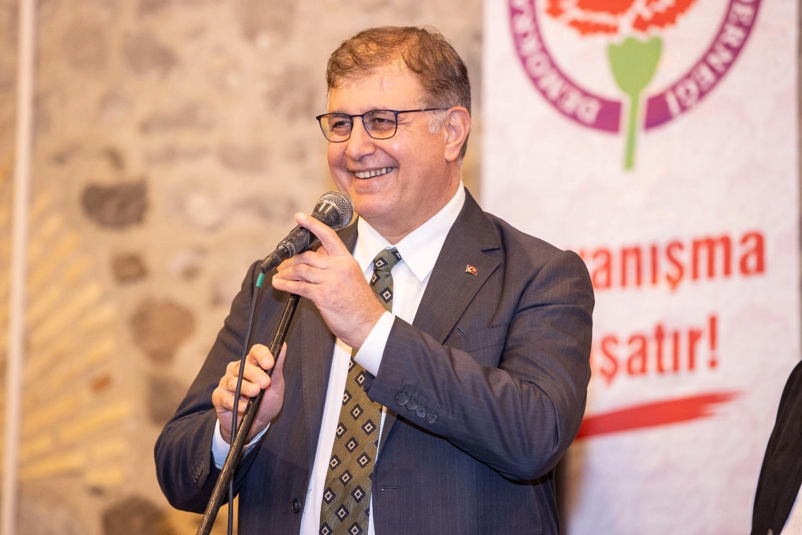 Başkan Tugay’dan Dostluk ve Dayanışma Gecesi’nde güç birliği vurgusu haberinin görseli
