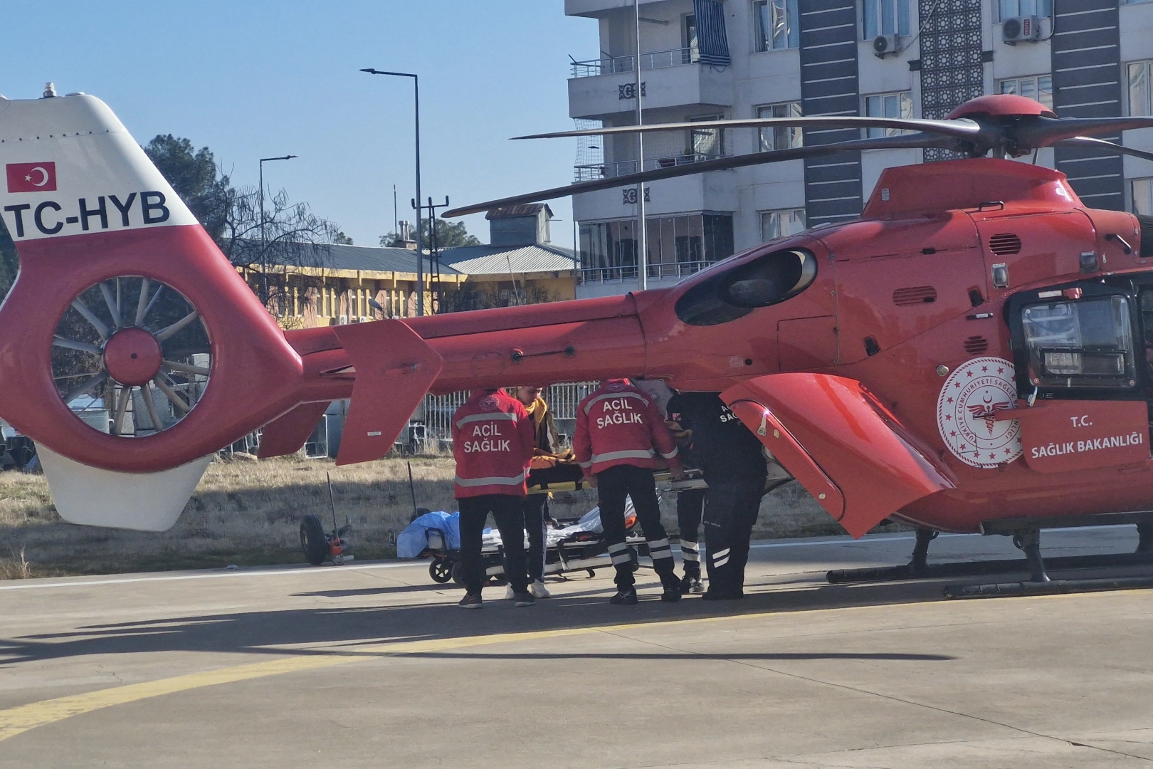 Diyarbakır'da lösemi hastası, ambulans helikopterle hastaneye sevk edildi