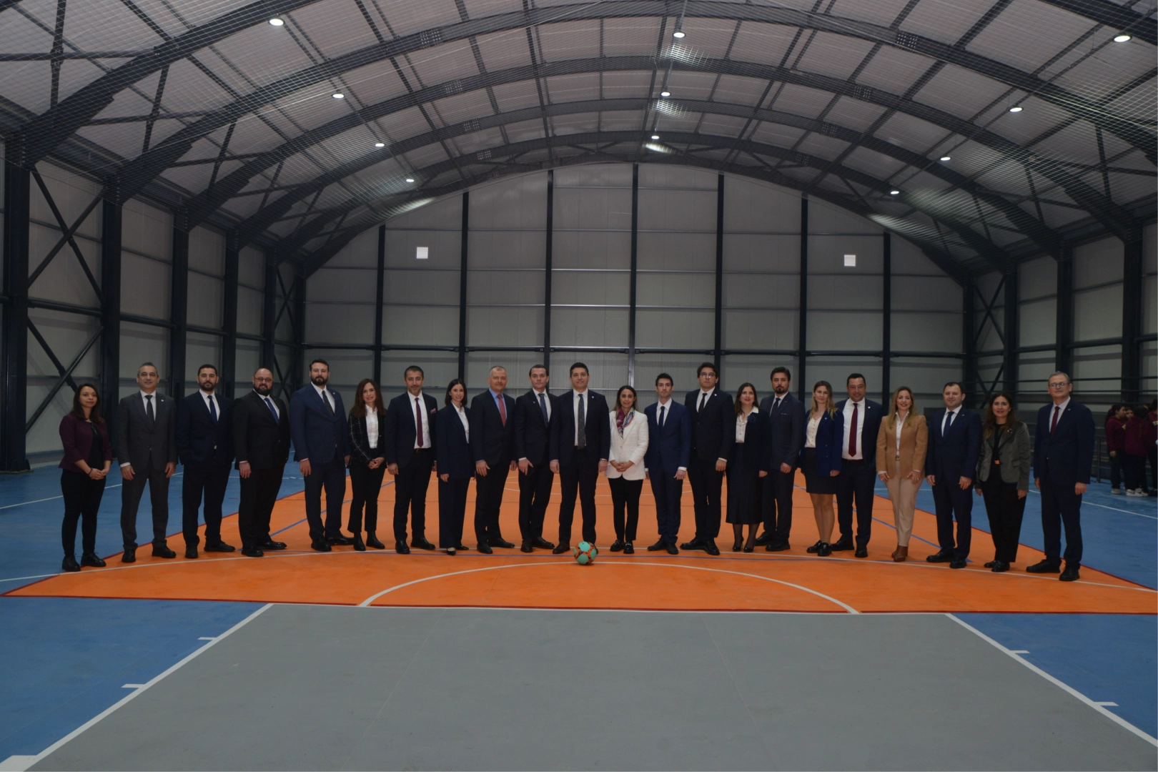 EGİAD Ortaokulu Spor Salonu tamamlandı haberinin görseli