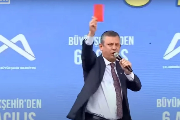 Özel sürprizini açıkladı: İktidara kırmızı kart gösterdi!