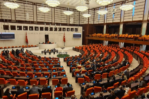 Türkiye'de 168 siyasi partiden sadece 38'i seçimlere katılabiliyor! haberinin görseli