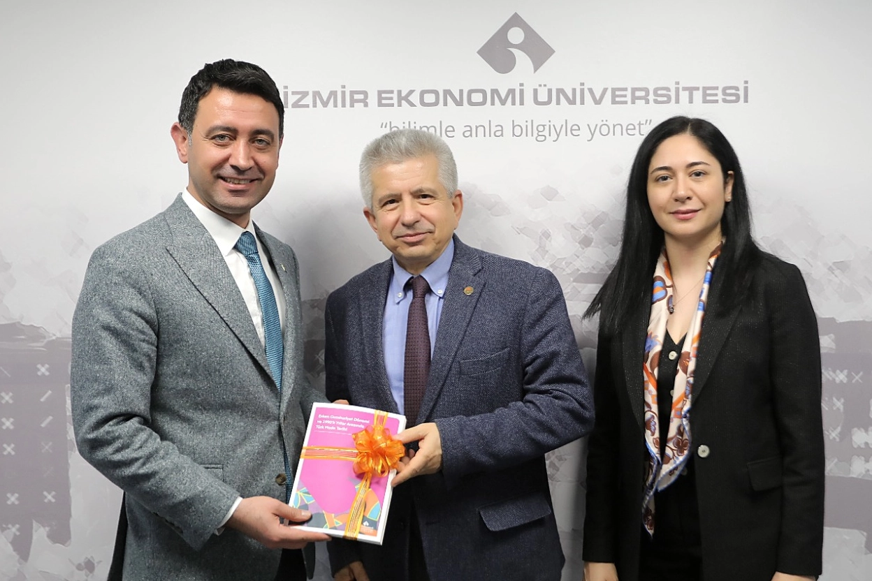 Başkan Önal’dan İzmir Ekonomi Üniversitesi’ne ziyaret